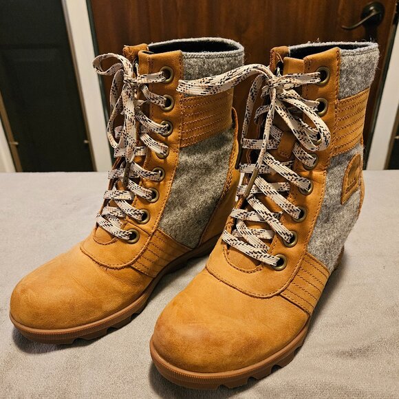 SOREL Joan of Arctic - Lexie Wedge Boots - Size 8.5 - Camel Felt - Picture 2 of 13